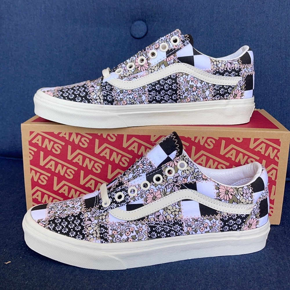 Vans Women’s Old Skool Patchwork Floral Sneakers - Picture 2 of 16